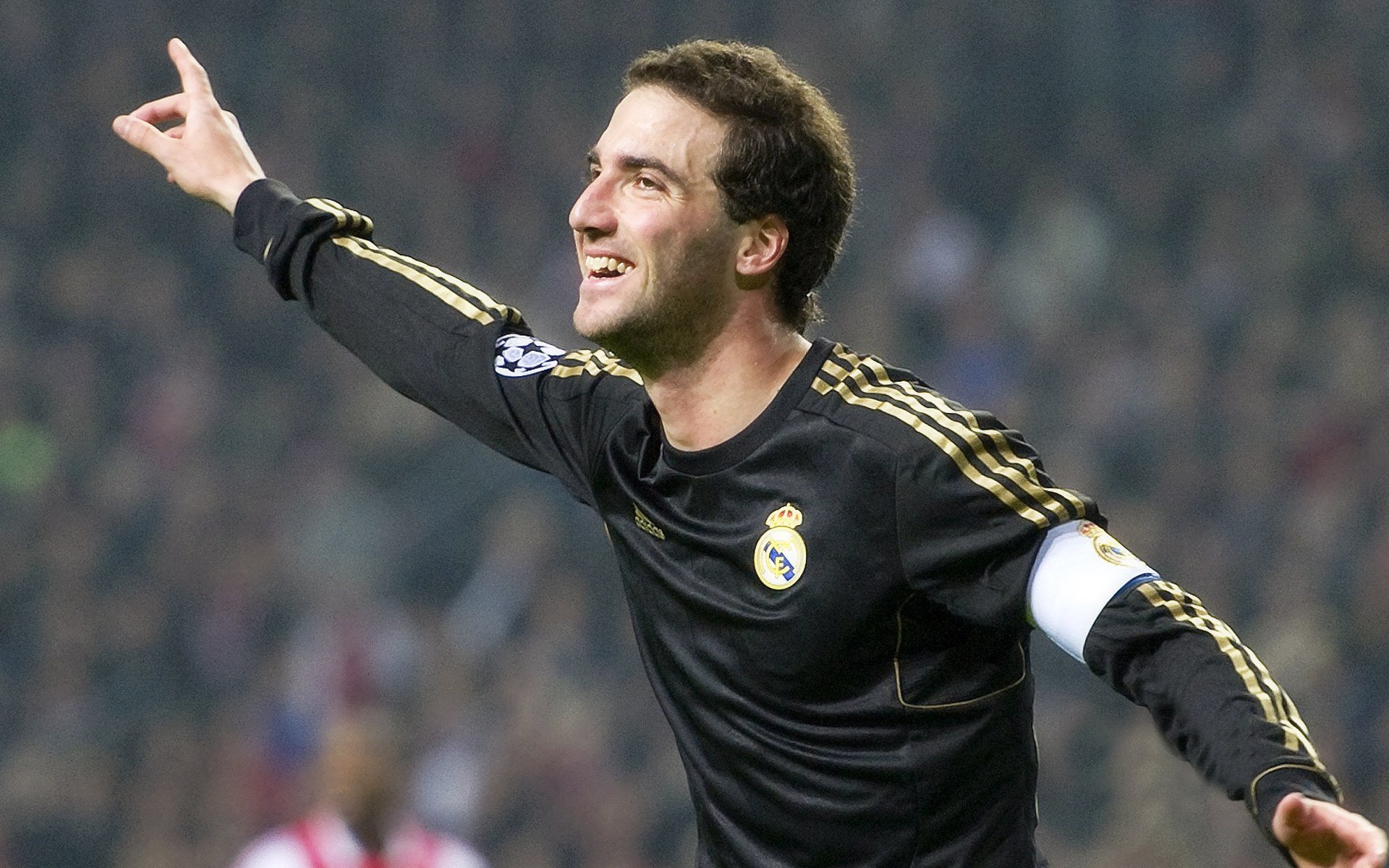 意甲争冠白热化，国际米兰绝杀登顶<a href=