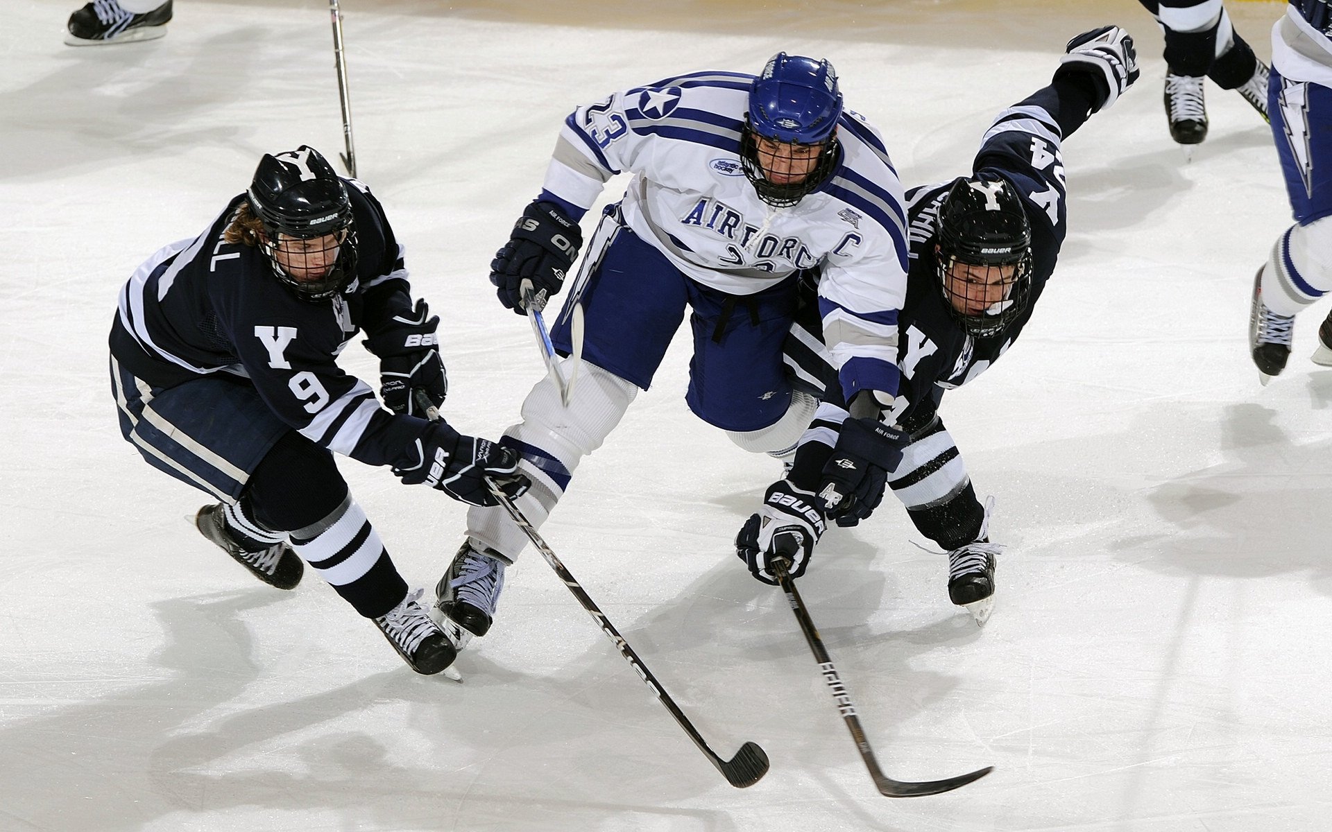 哈兰德梅开二度助曼城大胜，挪威神锋领跑英超射手榜