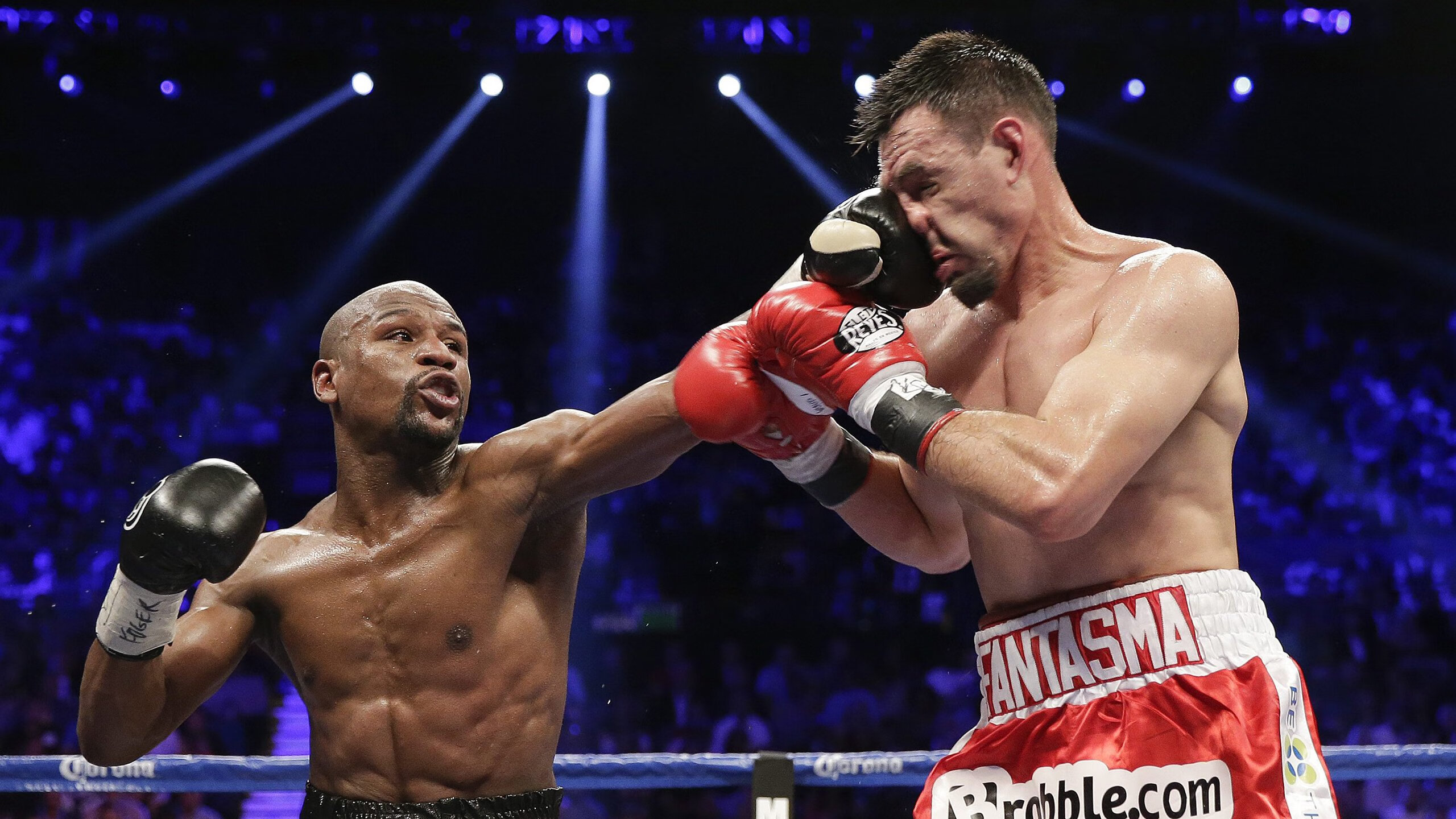 哈兰德双响炮助曼城登顶英超 挪威神锋再创纪录剑指金靴