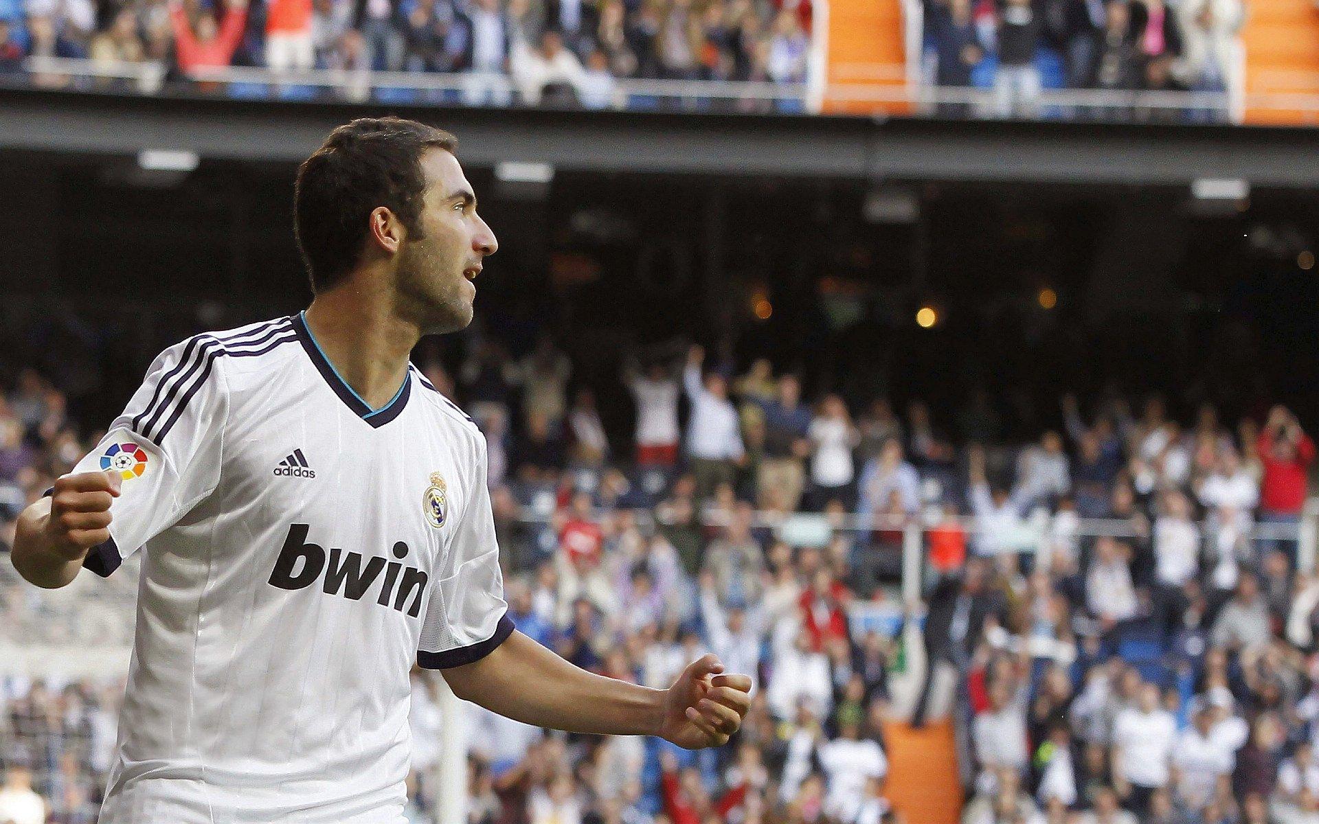 飞人再创历史！世界纪录被刷新，田径赛场沸腾