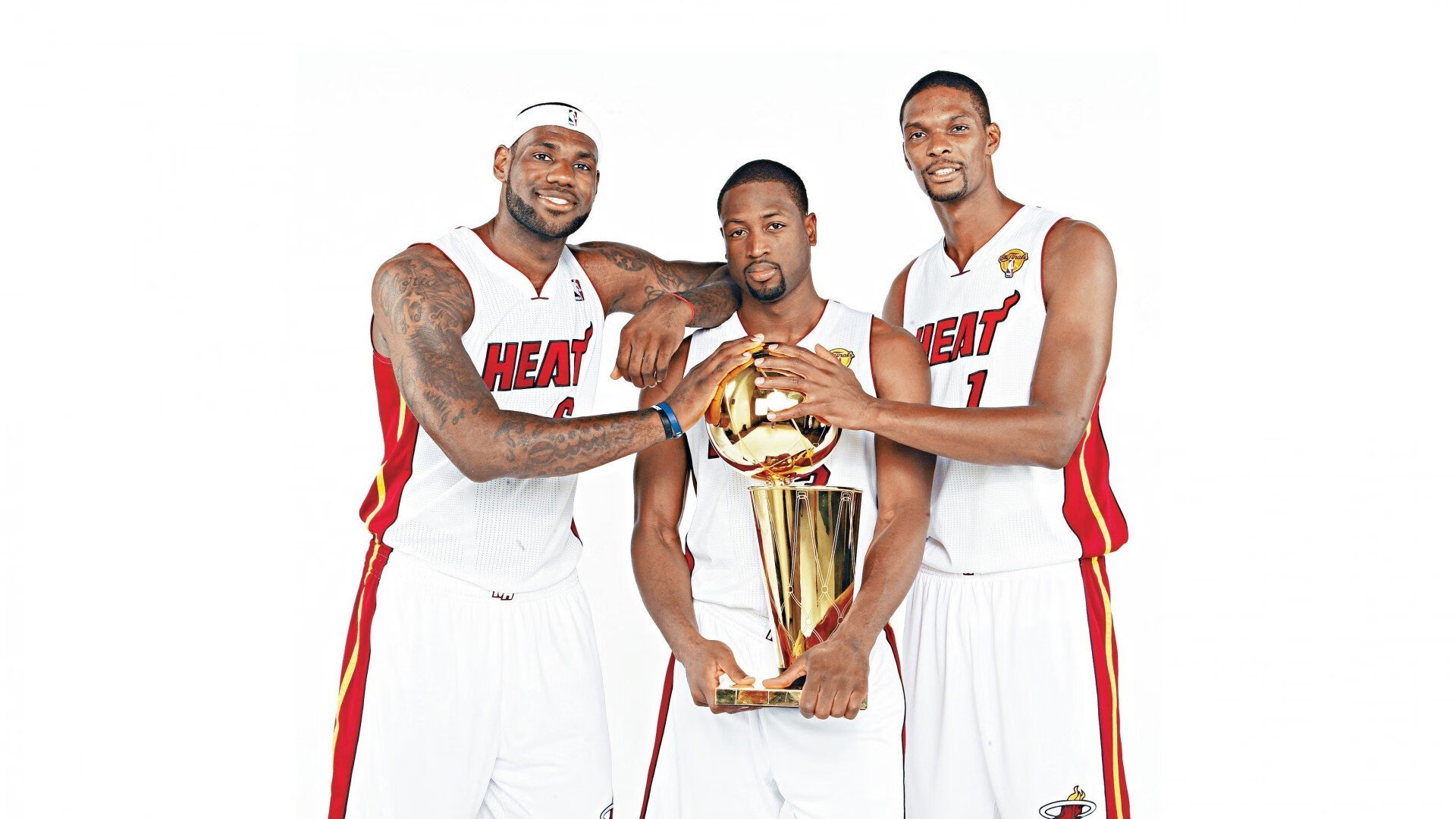 英超争冠白热化，曼城、阿森纳、利物浦三强鼎立，赛季末决战在即