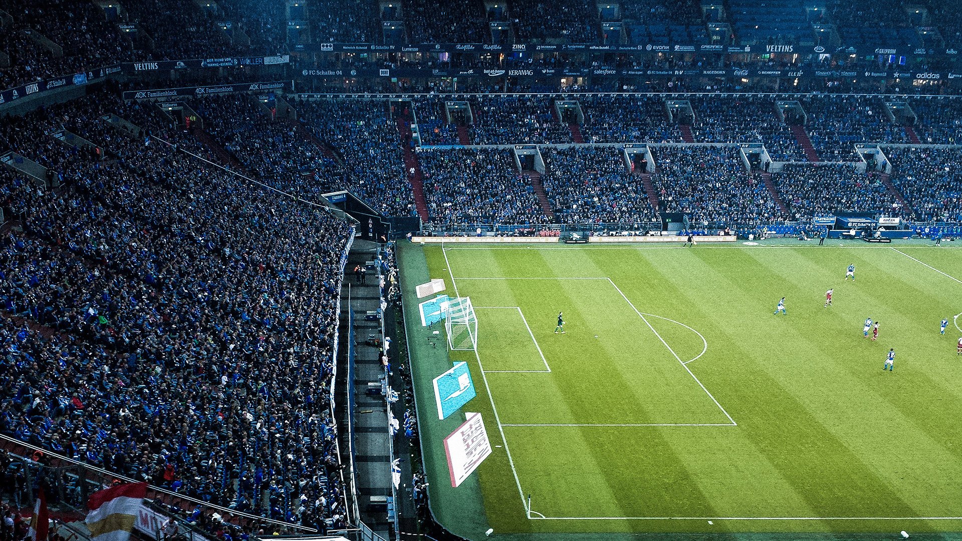 英超争冠白热化，曼城、阿森纳、利物浦上演三强鼎立